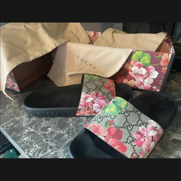 Gucci slides size 5 - Picture 2 of 4